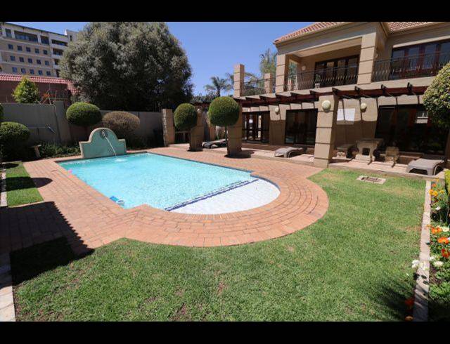 1 BEDROOM APARTMENT FOR SALE IN SUNNINGHILL